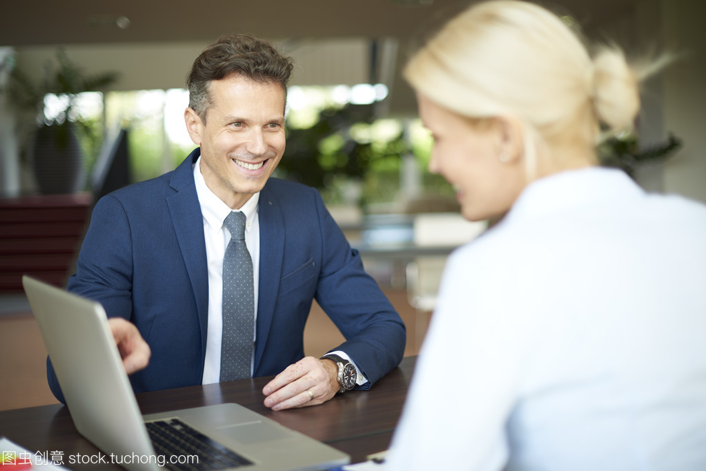 女企業(yè)家如何通過專業(yè)商務咨詢優(yōu)化客戶端管理策略